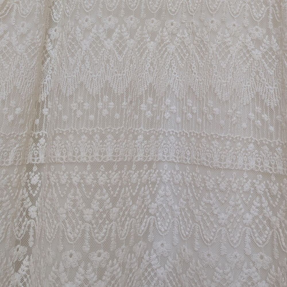 Sleeveless Lace Dress - Picture 5 of 8